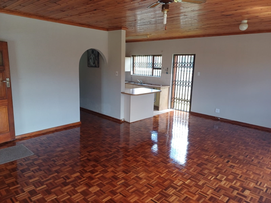 To Let 3 Bedroom Property for Rent in Wavecrest Eastern Cape